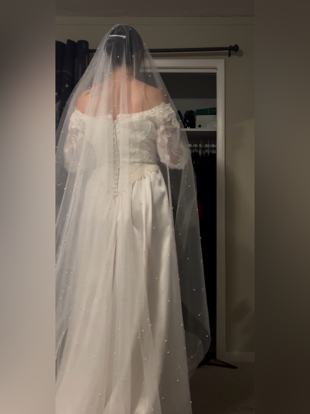 House of Bianchi Vintage Ivory Lace Bridal Gown, Rare - Picture 13 of 15